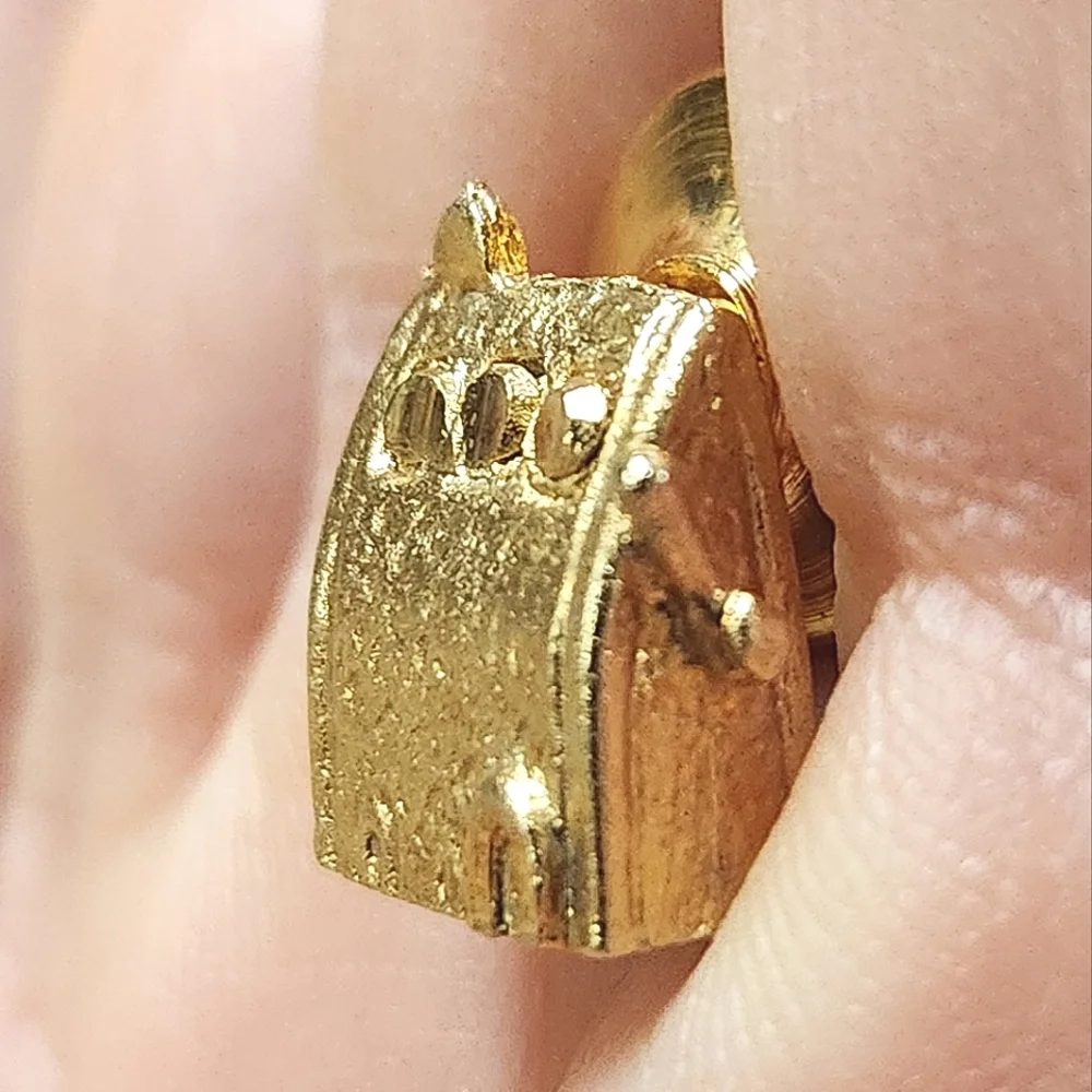 Saks Fifth Avenue Gold Plated 3D Jackpot Machine & Old-fashioned Telephone Pins